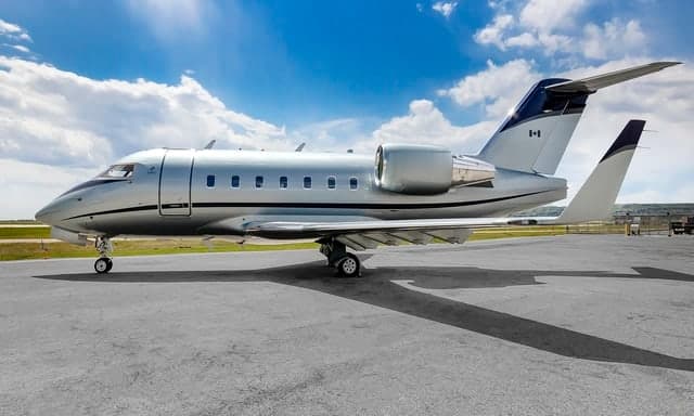 Bombardier Challenger 604, private jet for the empty leg London to Dubai